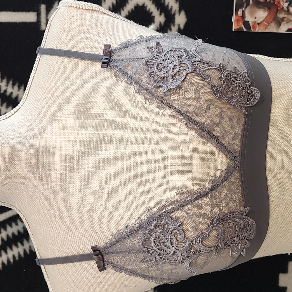 💐 EUC Shirley of Hollywood Ladies Unlined Eyelash Lace No Wire Bralette, Large